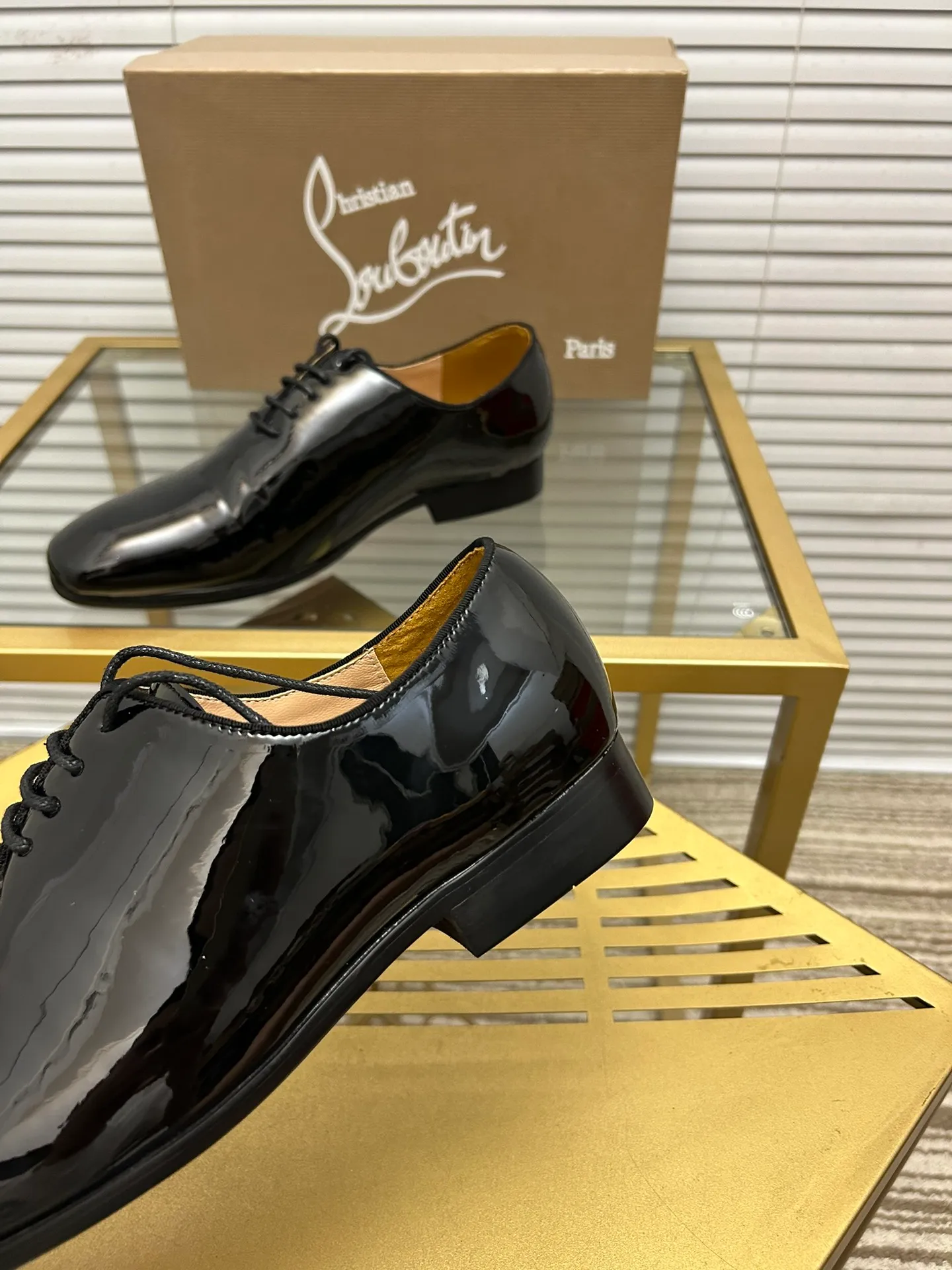 (Customized model) Ex-factory price is 500. christian louboutin (CL red sole shoes) counter series, casual leather shoes for couples 📢 📢 📢 Exclusive hot style release 🎈🎈💪 Movable latex feet 👻 Finished outsole line [Proud] 😝Female 35-40# Male 38#-46, global supply😝 [Top version]: Original imported genuine leather upper, top original leather lining, original molded TPU outsole, original 1:1 detail processing, original shoe last,